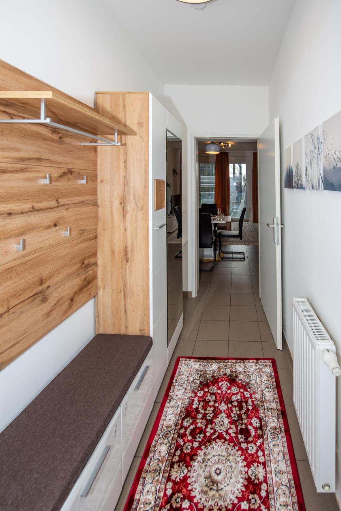 Lipi Apartment Wina Bagian luar foto